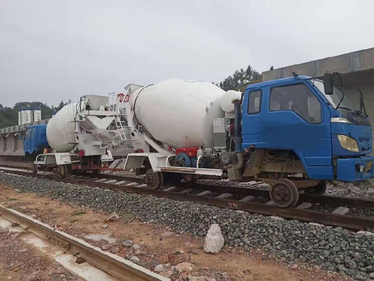 鐵路軌道攪拌車地鐵隧道混凝土攪拌車出售鐵軌攪拌罐車