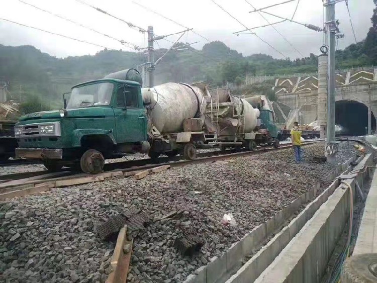 生产铁路轨道搅拌车地铁隧道混凝土搅拌车市场