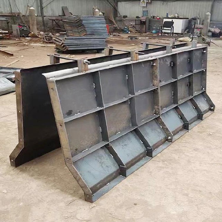 公路防撞墙模具：安全与效率之间的桥梁